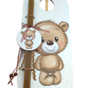 Χειροποίτη αρωματική λαμπάδα αρκουδάκι με ξύλινη πλάτη. Παιδική πασχαλινή λαμπάδα σε μόκα χρώμα, τετράγωνη, λεπτή, αρωματική  και λεία.