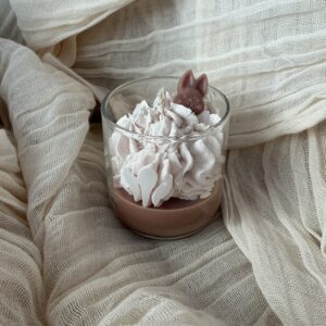 Χειροποίητο Αρωματικό Κερί Τσουρέκι με Διακοσμητικό Κουνελάκι