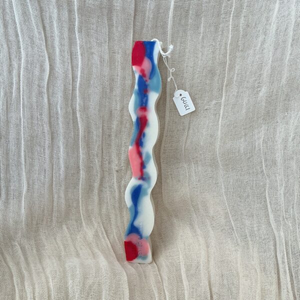 Χειροποίητη λαμπάδα wax melt. Φυτική αρωματική λαμπάδα με άρωμα τύπου Gucci με ιδιαίτερο σχήμα ζικ ζακ με γωνίες. Σε διάφορα χρώματα και μέγεθος 23 εκατοστά.